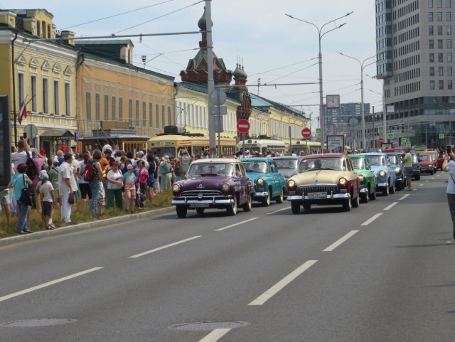парад ретротрамваев и автомобилей