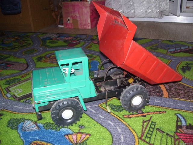 Игрушки СССР. Большие железные грузовики