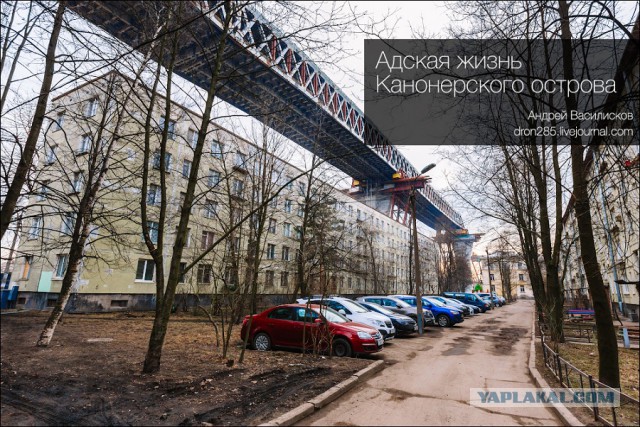 Как живут люди над головой которых возводят дорогу