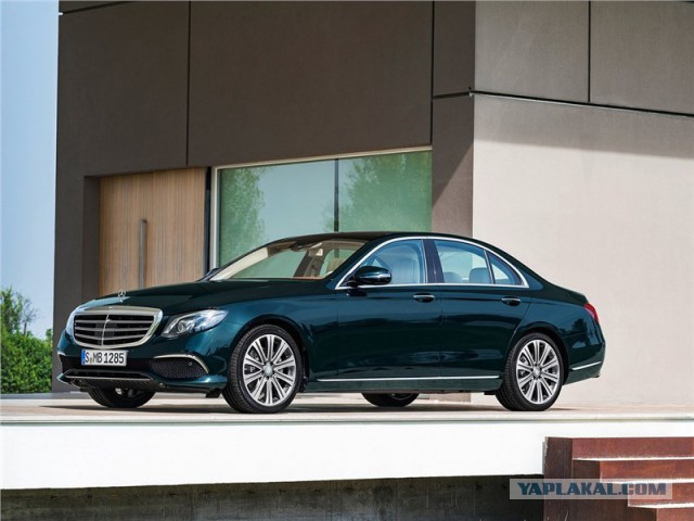 Билет в бизнес-класс 70-х: тест-драйв Mercedes-Benz W115