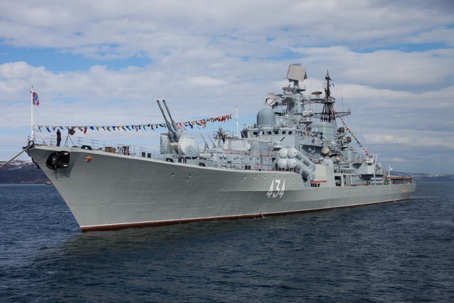 Два "утюга" в море