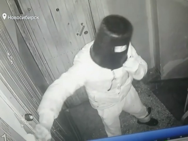 Соседка проходу не дает