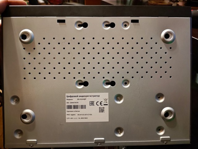 Настенный монтаж регистратора