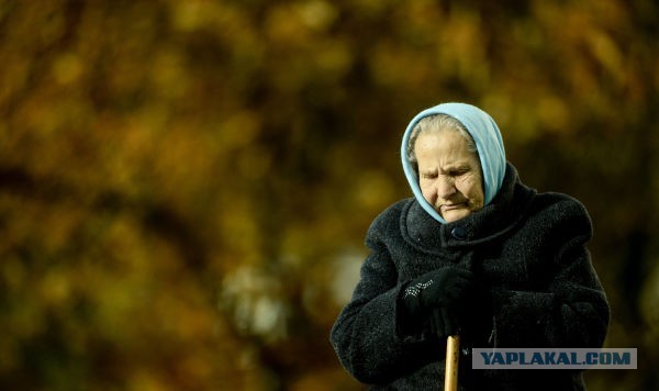 Это сладкое слово "депортация". Латвия готова лишить дома десятки тысяч русских стариков