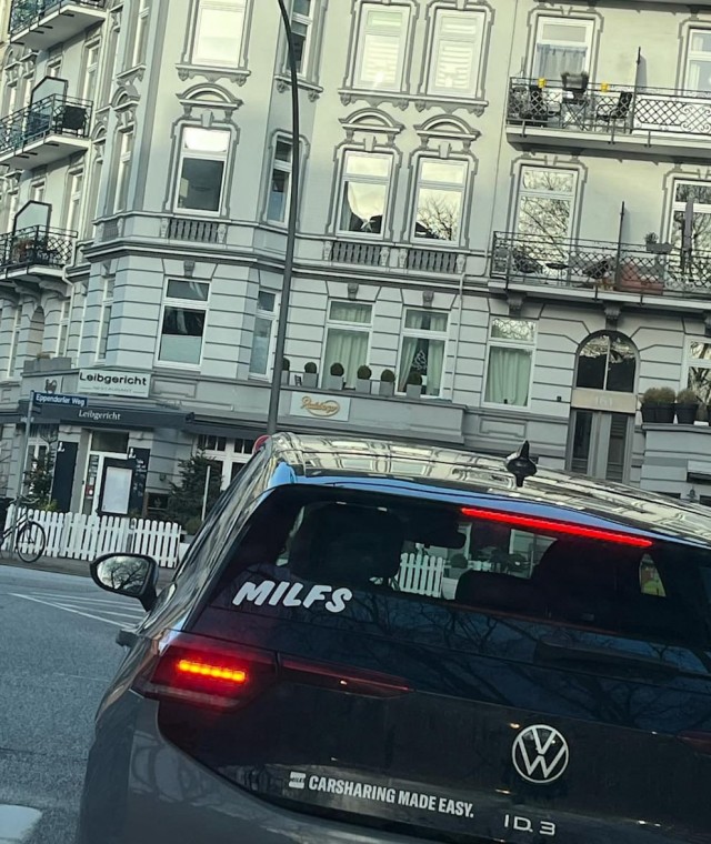 Города Германии заполонили авто с надписью «MILFS»