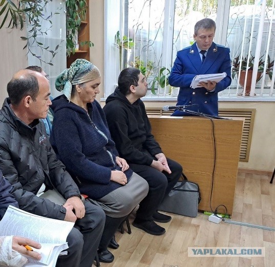 Обвиняемые в массовом отравлении шаурмой не признают вину