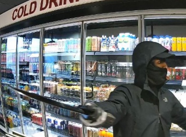 Фото преступника с загаром прилагается