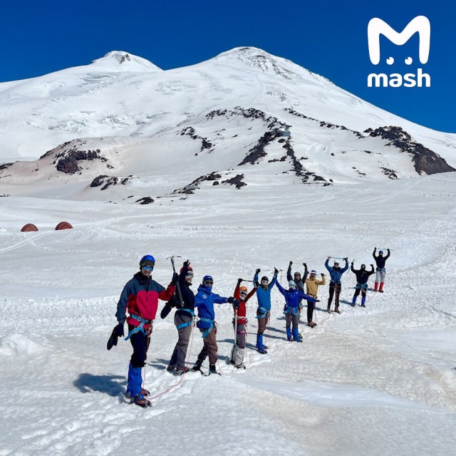 Стоимость восхождения на Эльбрус планируют поднять в 150 раз — с 200 до 30 000 рублей за человека. Из-за туристов-засранцев