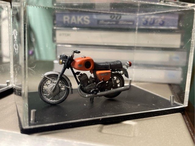 Модель мотоцикла ИЖ Планета Спорт 1/43