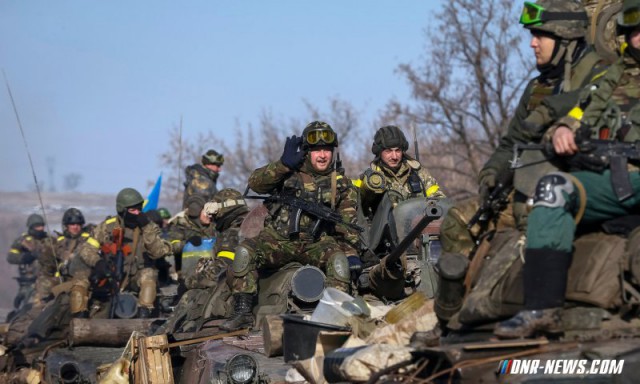 Украинские силовики перешли в атаку на юге ДНР, идет бой