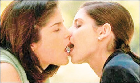 Четверговые гифки с лучшими примерами крепкой женской дружбы