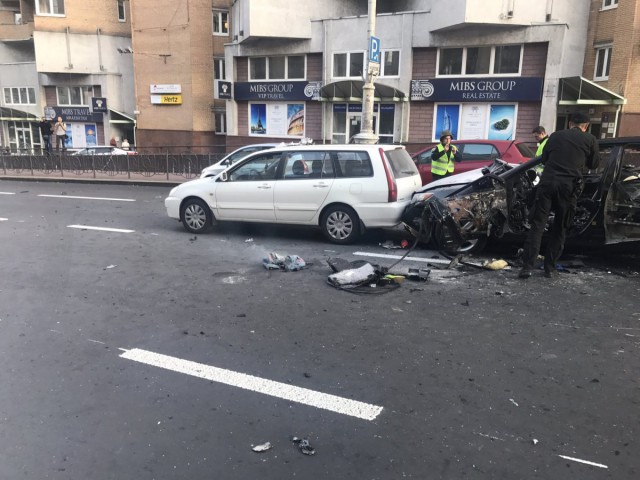 В центре Киева взорвали боевика в автомобиле