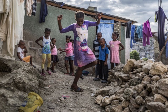 Жизнь в самых большых трущобах Гаити