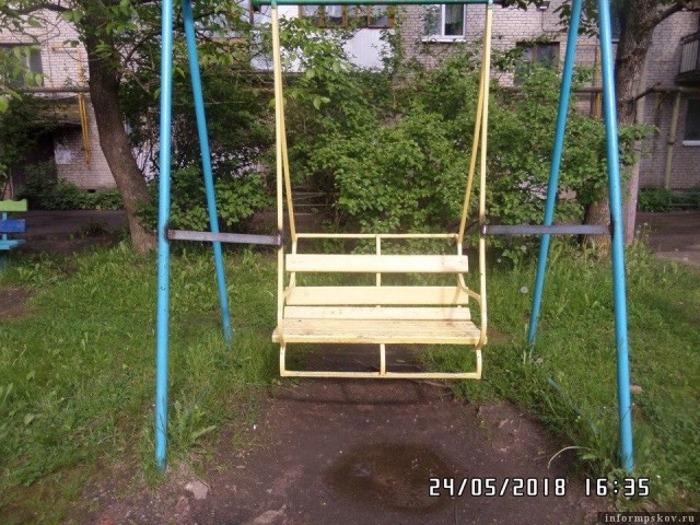 В Пушкине снесли установленную жильцами детскую площадку