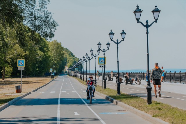 Не нужно гнать на велосипеде по тротуару