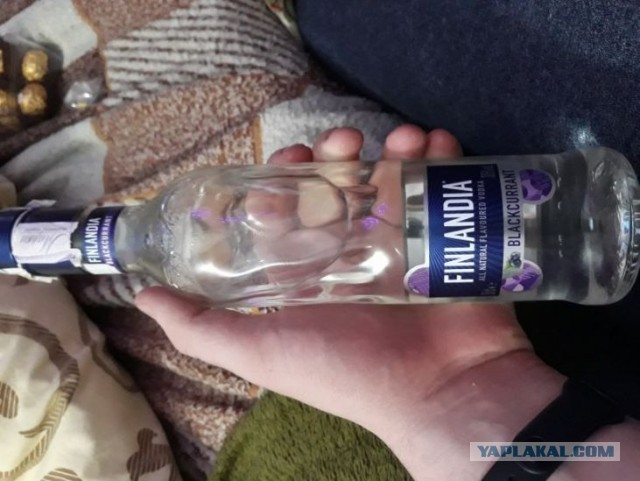 Чел в Голландии пронёс на матч разом 48 стаканов пива для своих друзей