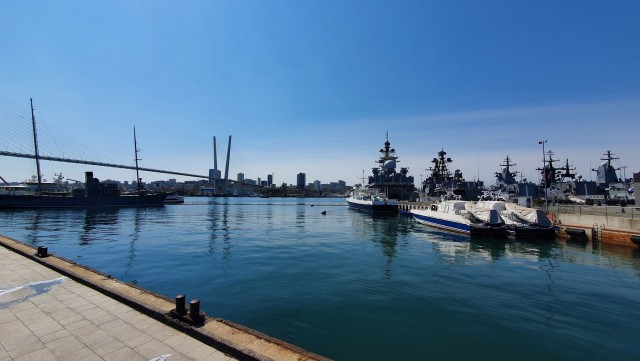 Владивосток – «и только море воды»