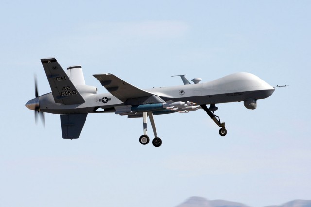 EUCOM: российский истребитель Су-27 столкнулся с американским БПЛА MQ-9 над Черным морем