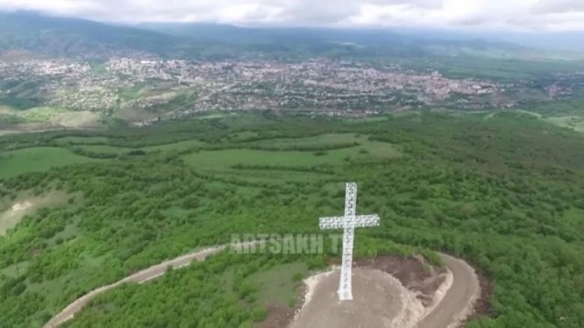 В Карабахе уничтожен второй по величине крест в Европе