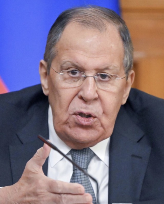 Лавров: РФ никому не станет доверять на слово в переговорах по Украине