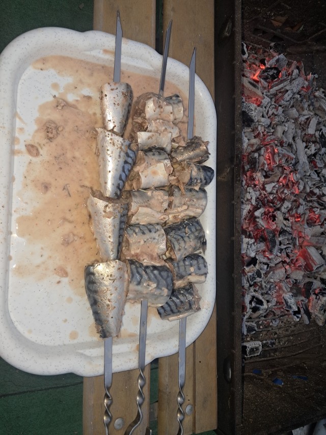 Не могу уже мясо есть, скучно, вот нешашлык из скумбрии.