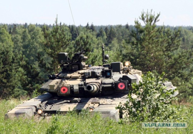 Как думаете у танка слева есть шанс?