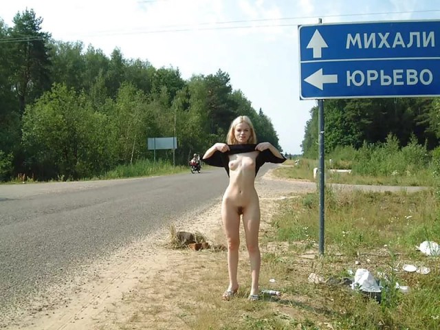 Девушки, которым скучно на работе