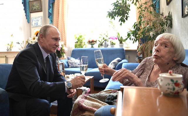 Президент РФ Путин наградил председателя правления Сбербанка Германа Грефа орденом "За заслуги перед Отечеством II степени