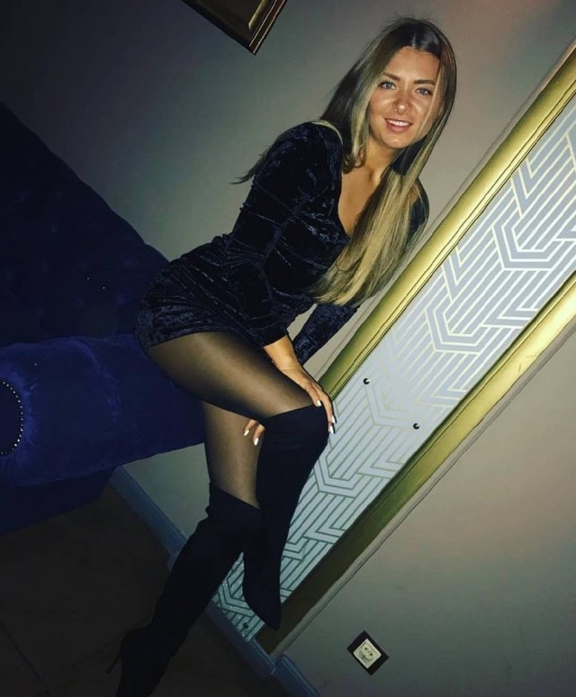 Красивые девушки в чулках