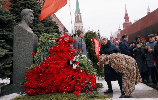 В Псковской области установили 8-метрового Сталина