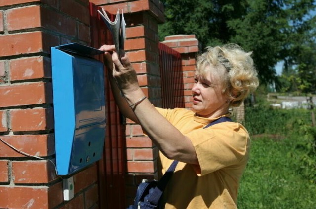 Почтальоны в сёлах начнут лечить россиян: измерять давление и разносить книги