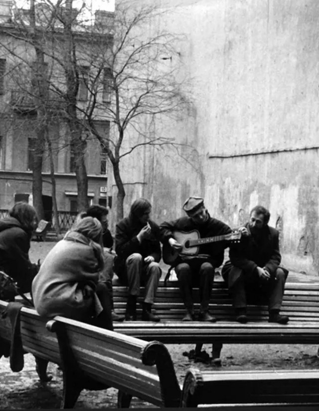 Дата в истории - "Сайгон" и "Спокойной Ночи, Малыши"