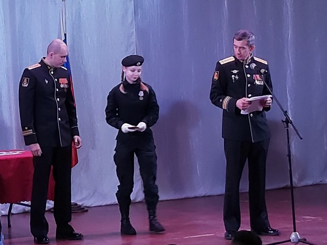 Мурманских школьников торжественно наградили медалями в честь 80-летия Победы