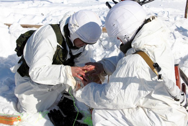 В Крым перебросили 2500 десантников