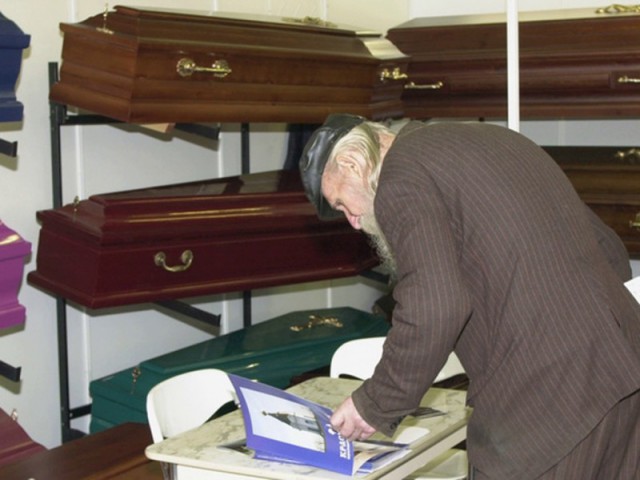 Россиян хотят обязать платить налог на свои будущие похороны