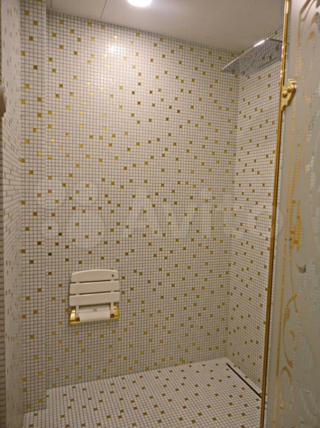 Так жить нельзя: нефтяников Сургута завалило золотом