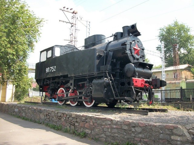 Памятник паровозу