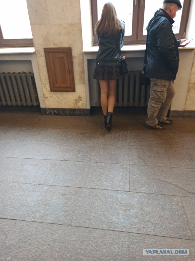Девушки в коротких платьях 05.10.2022