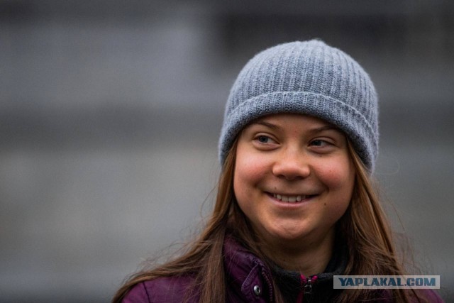Почему женщины одним "дают" сразу, а других матросят месяцами