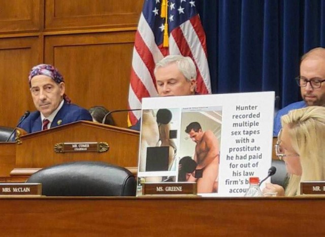 А в это время в США красочно рассматривают дело Хантера Байдена