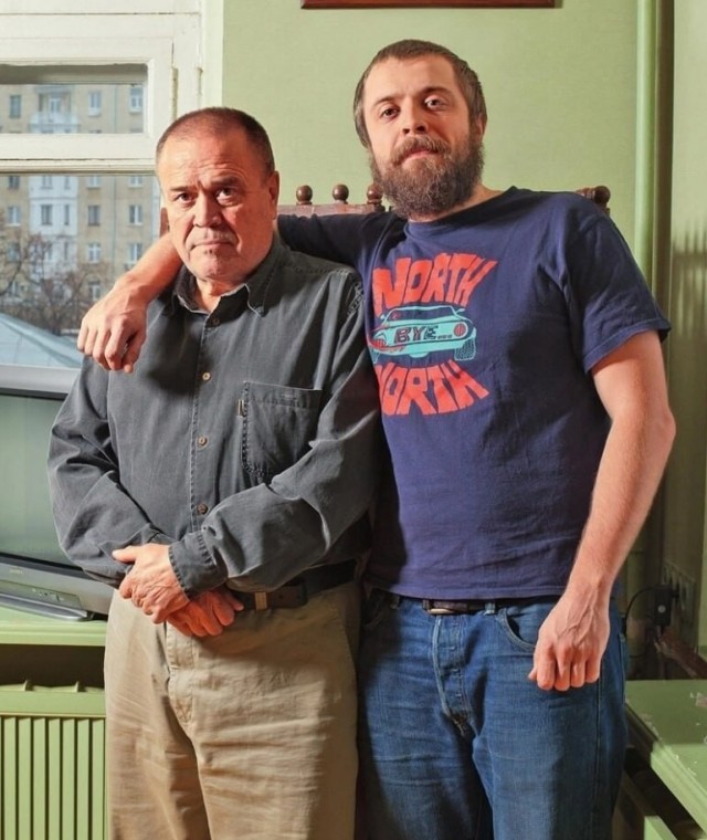 Вокалист панк-группы «План Ломоносова» и актёр Александр Ильин отмечает сегодня день рождения