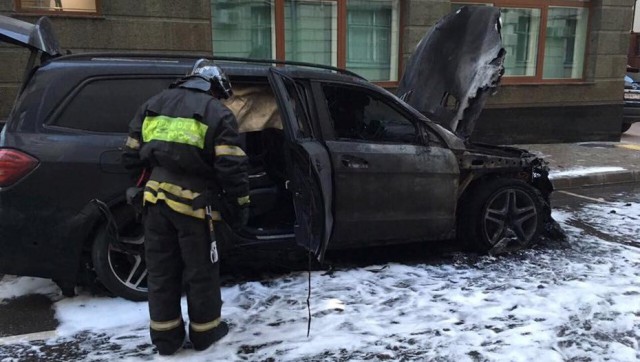В Москве фанатики сожгли автомобиль адвоката "Матильды"