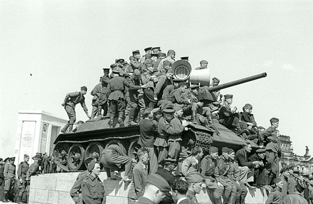 Неканонические военные и послевоенные фотографии времен Второй Мировой войны