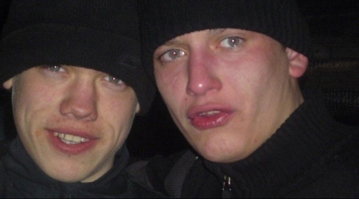 В Пинске двое парней потеряли телефон на который фоткали свои преступления