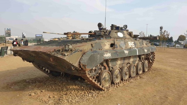 Выставка трофейной военной техники в Баку