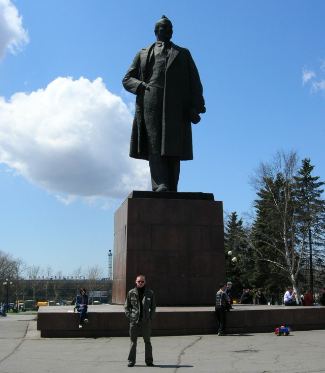 Памятники Ленину