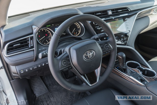 Toyota Camry 2018 - "Кто ты"? (Обзор)