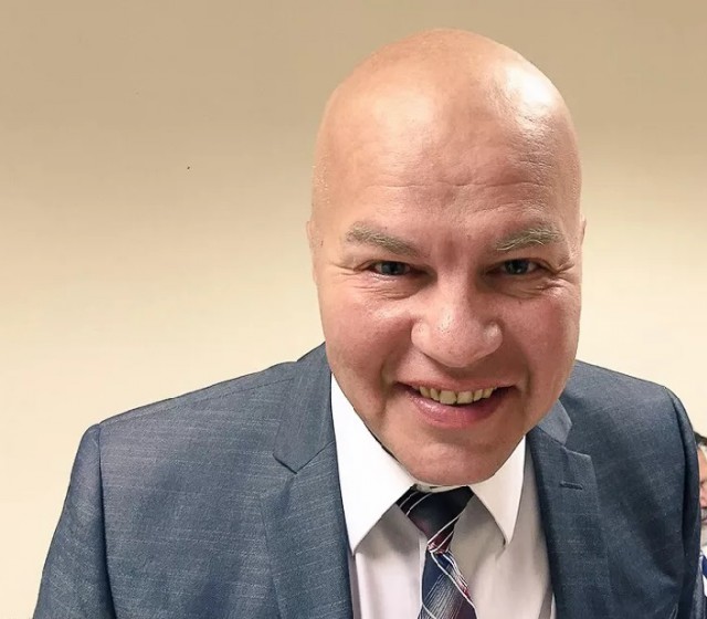 Дочь первый раз увидела папу без бороды.