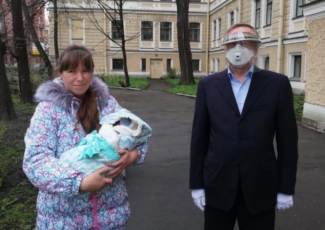 Губернатор Санкт-Петербурга Александр Беглов сегодня лично проинспектировал деятельность родильных отделений