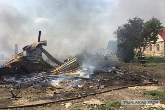 Видео с высоты: пламя выжгло цыганский поселок под Самарой